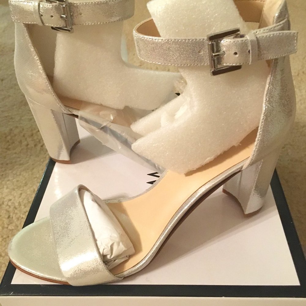 NINEWEST Women's Nora Metallic Dress Sandal-silver